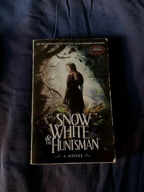 Snow White & The Huntsman Novel - Movie Tie In